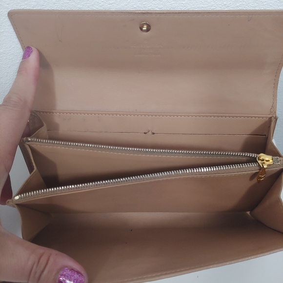 Used Louis Vuitton Monogram Vernis Patent Leather International Wallet - Picture 3 of 8